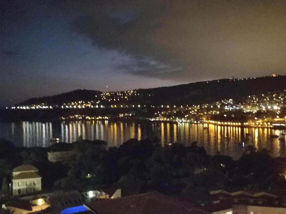 Vintage Flat Overlooking Villefranche Bay Apartment Exterior foto